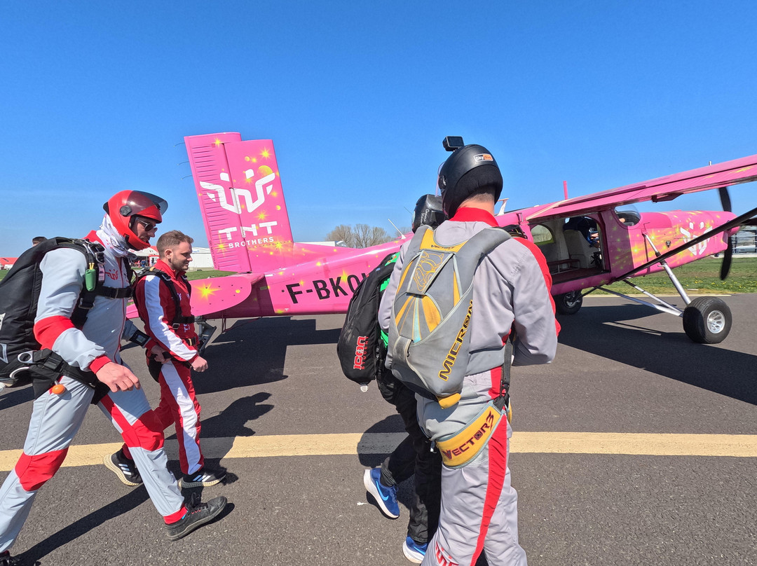 Tnt Brothers Skydiving Bucharest-Clinceni必去景点