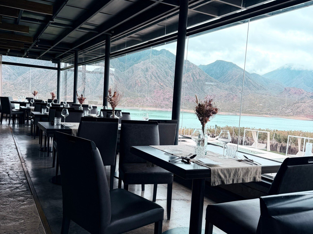 波垂利罗斯大酒店主图