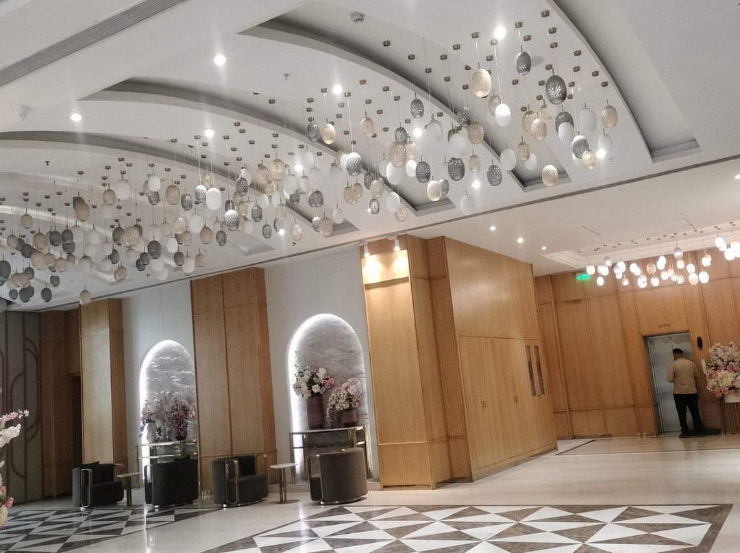 Orana Hotel & Convention
