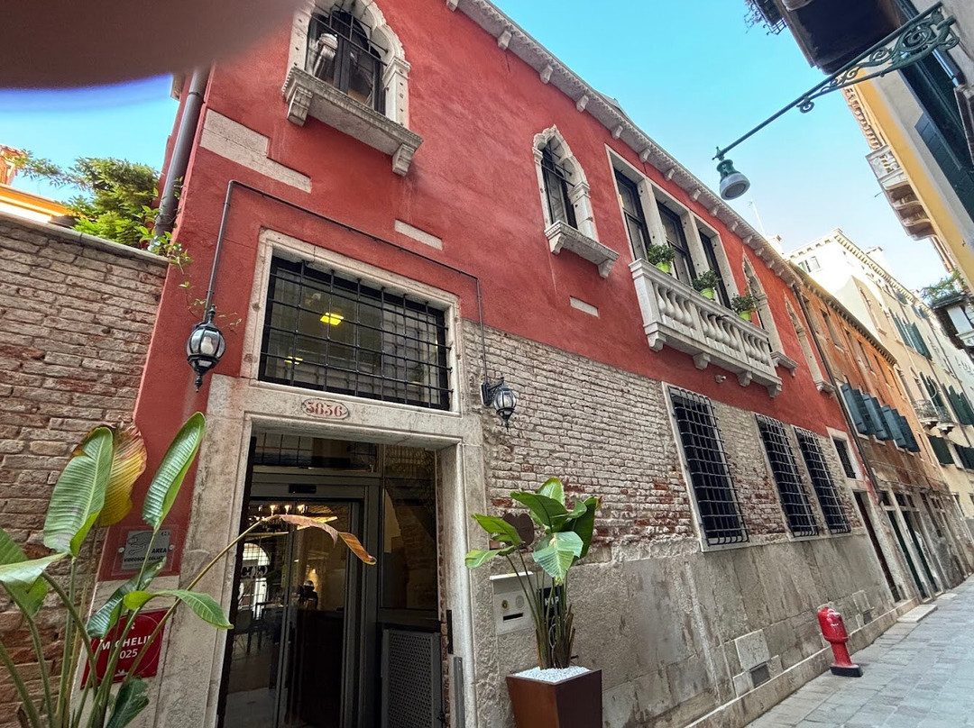 加布里埃拉庭院酒店主图