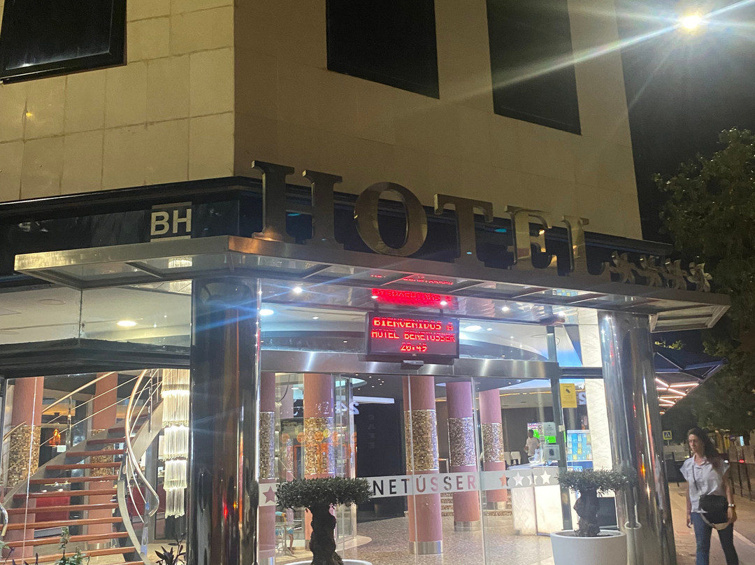 本内图瑟酒店主图