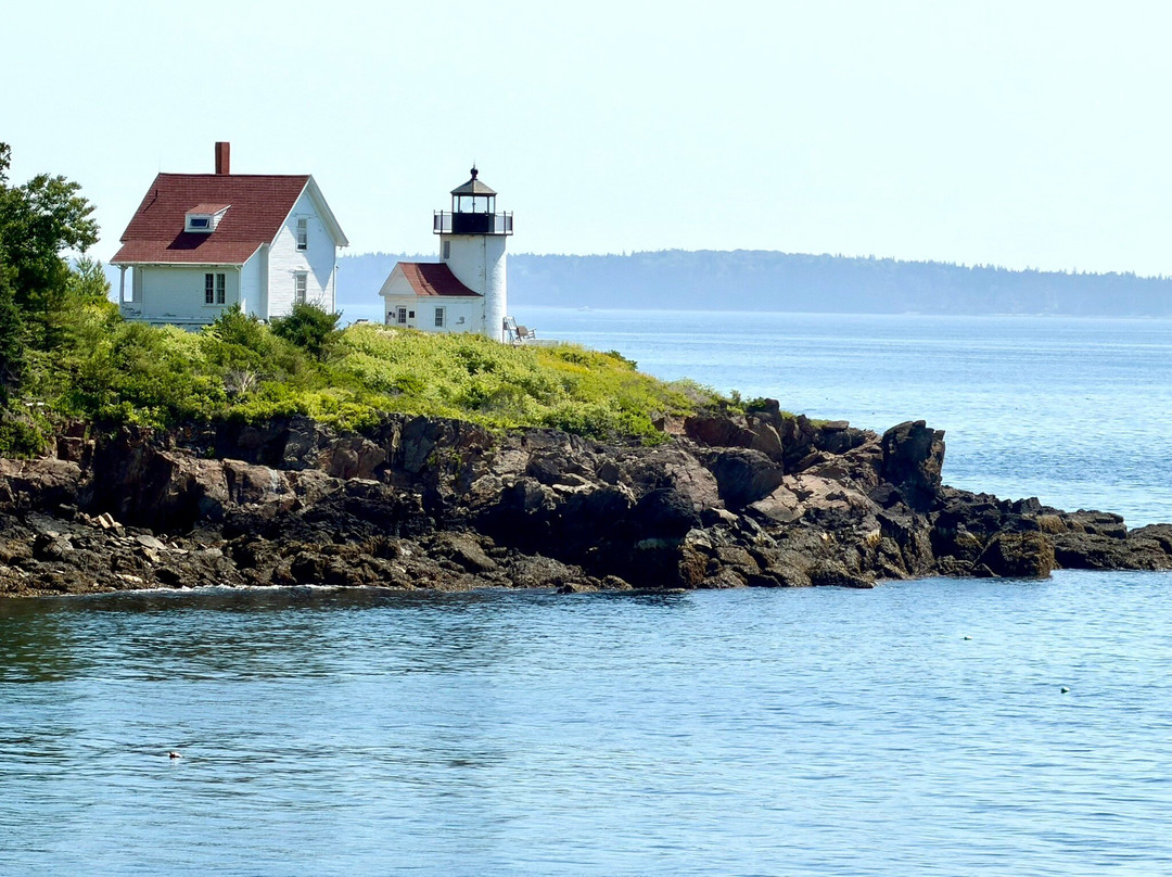Burnt Island Lighthouse-Southport必去景点