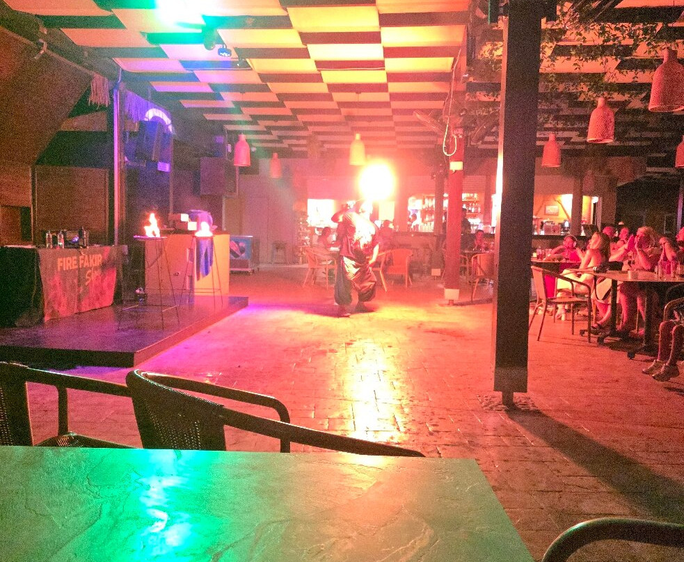 马克罗尼索斯岛村公寓式酒店主图