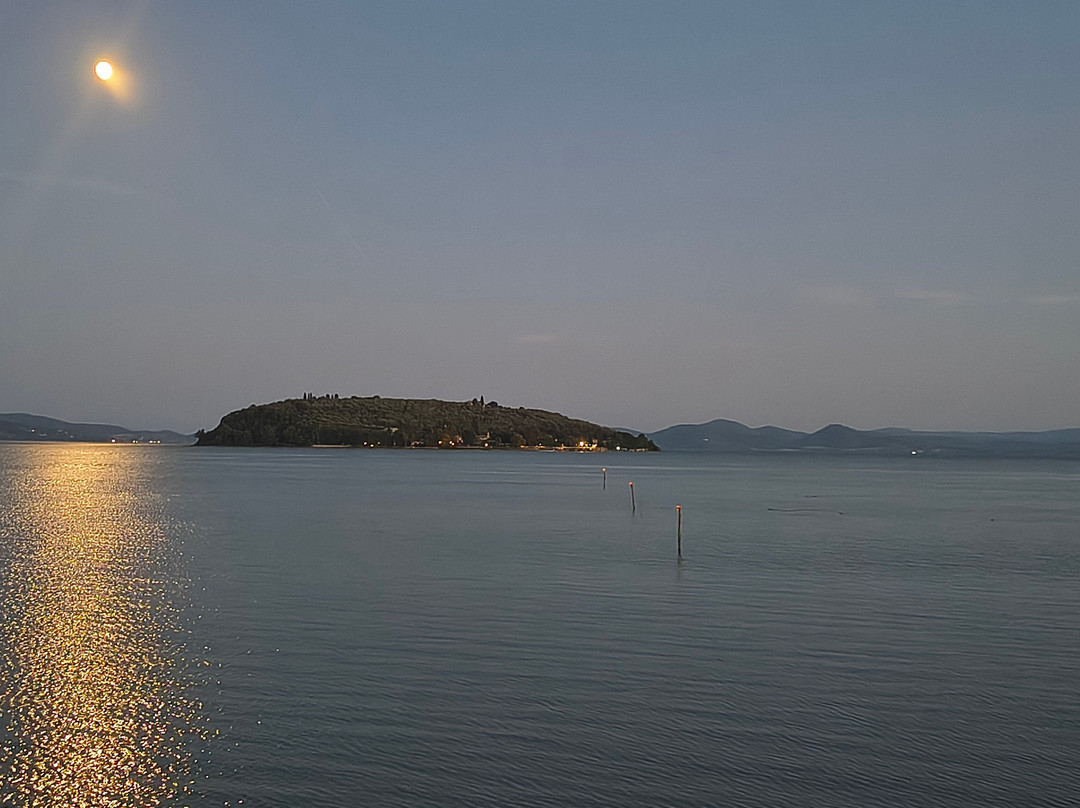 Spiaggia Tuoro Sul Trasimeno-Tuoro sul Trasimeno必去景点