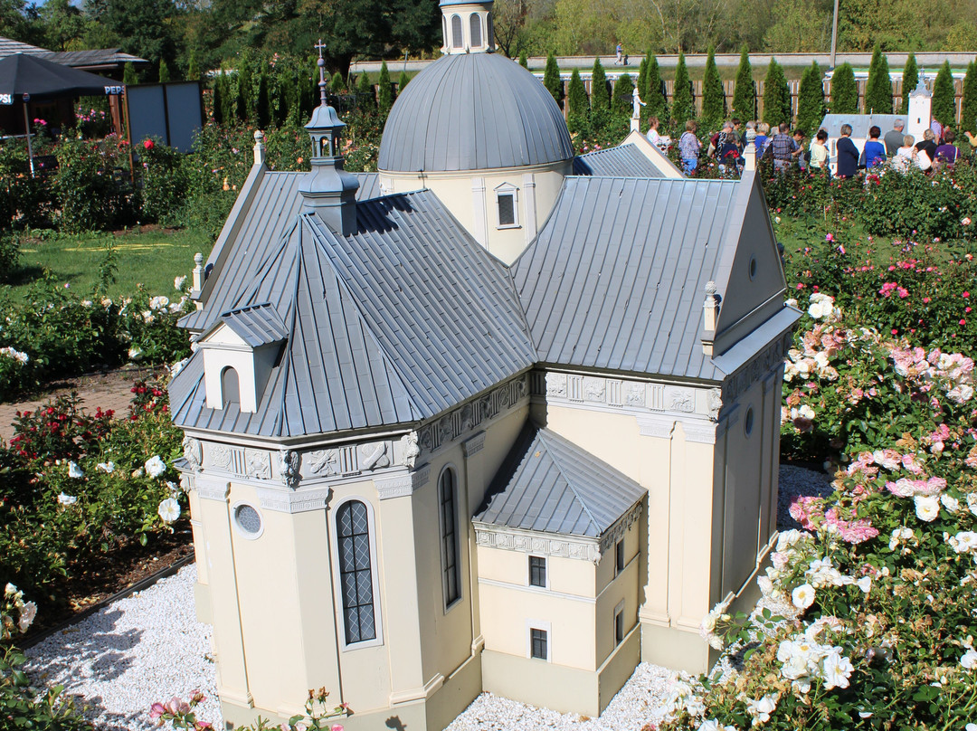 Park Miliona Róż i Zabytków Kresowych-Kazimierz Dolny必去景点