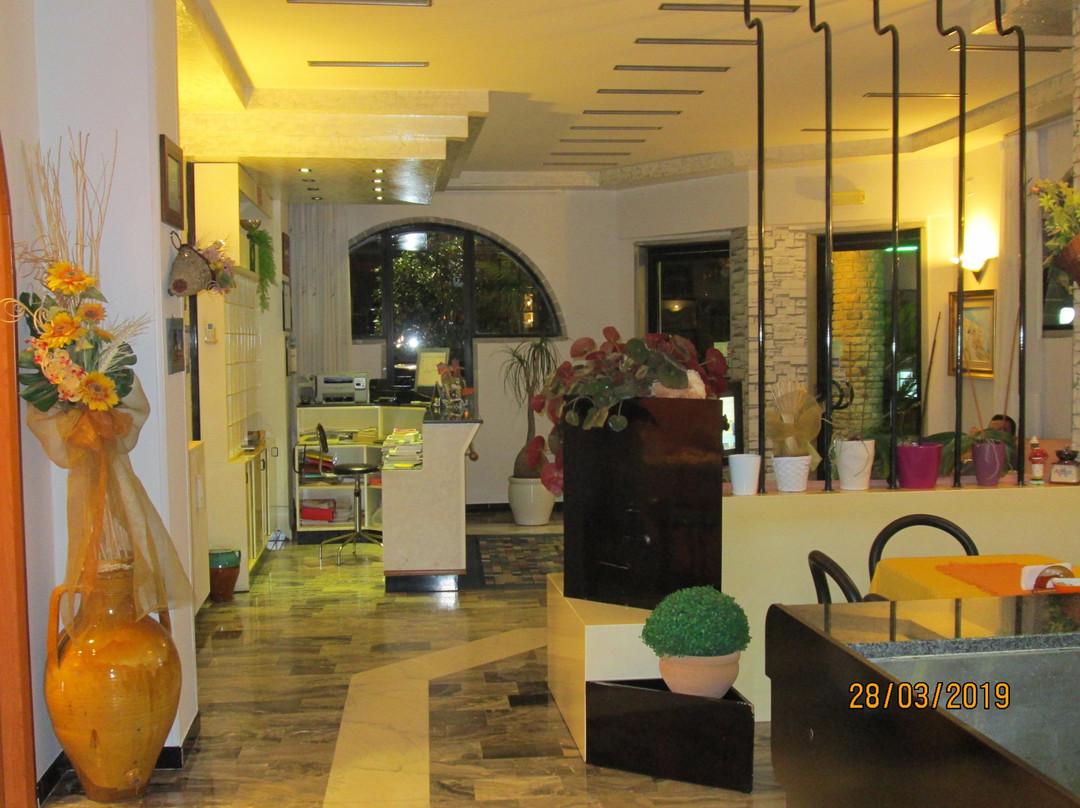 Tropical Hotel主图