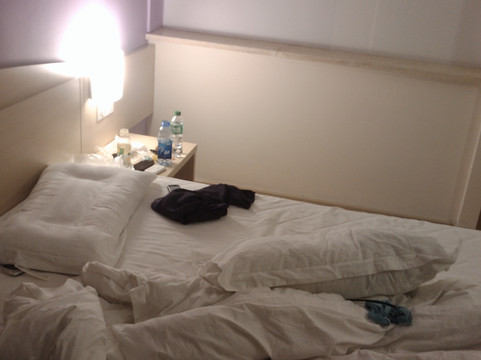 骏年商务酒店主图