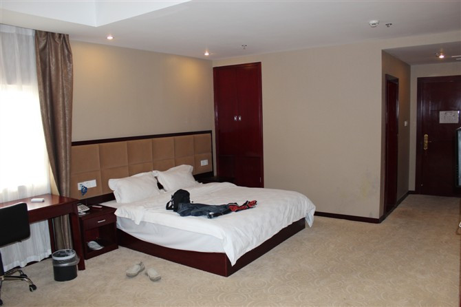 月牙酒店(成都春熙路天府广场地铁站店)主图