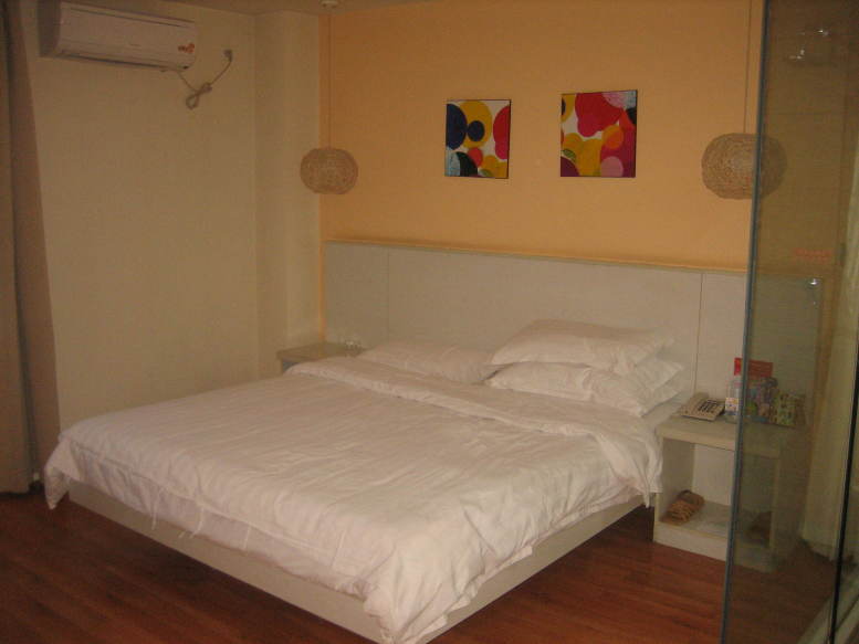 悦百客快捷酒店(唐山建华道店)-客卧