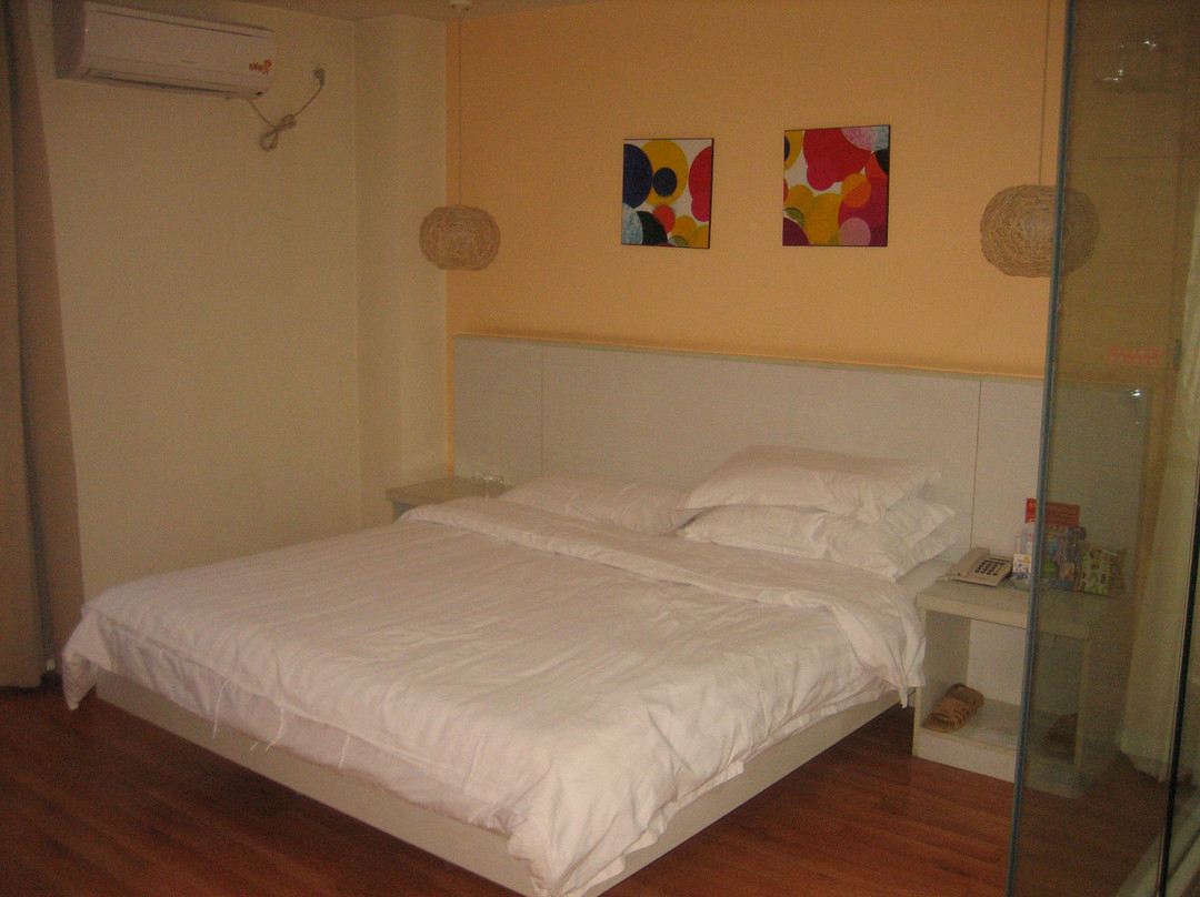 悦百客快捷酒店(唐山建华道店)主图