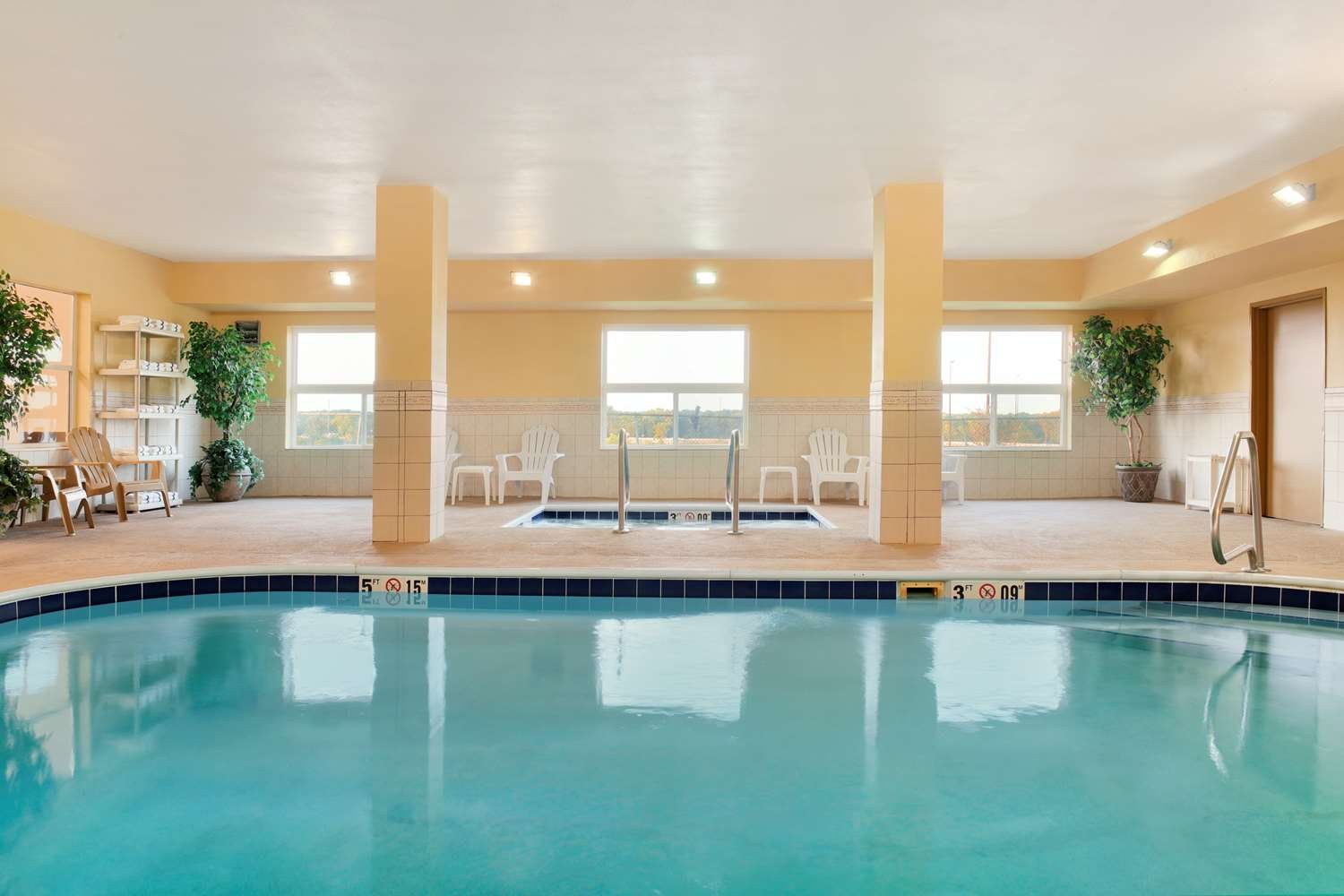 Country Inn & Suites by Radisson, Moline Airport, IL-官方