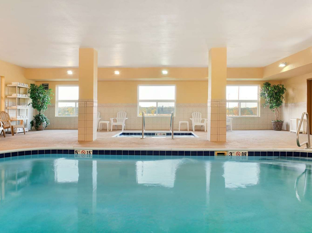 Country Inn & Suites by Radisson, Moline Airport, IL主图