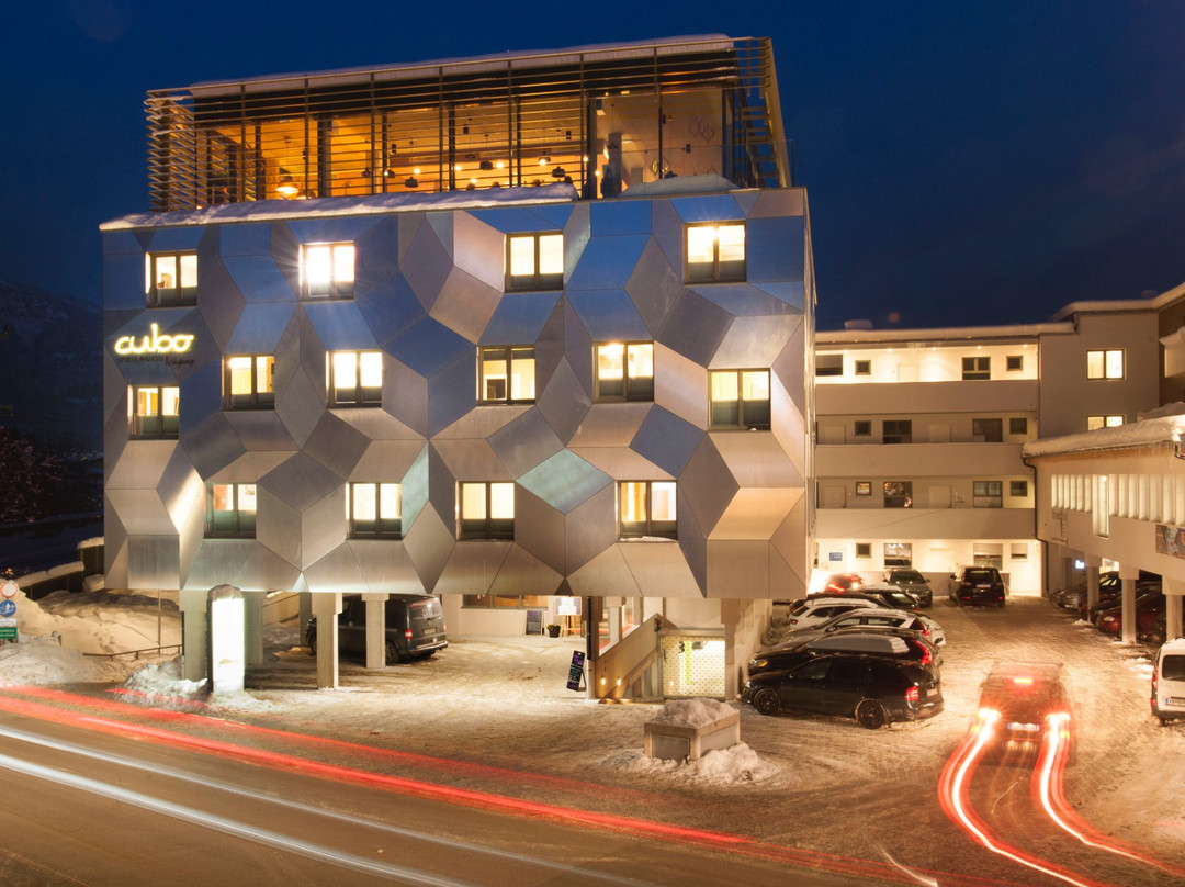 圣约翰堤候酒店住宿-Cubo Sport & Art Hotel