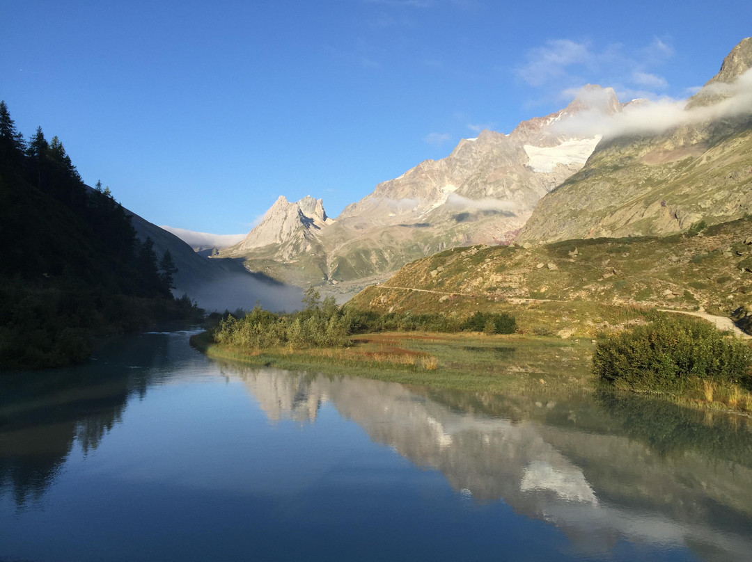 Lago Combal景点图片