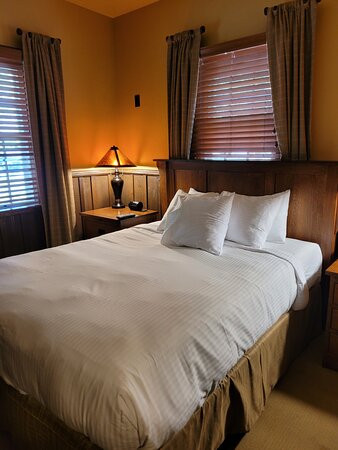 Lake McDonald Lodge主图