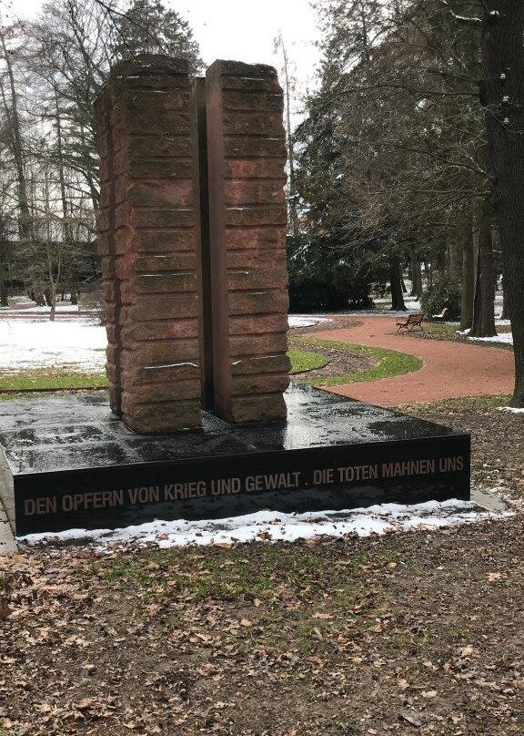 DenkmalDen Opfern Von Krieg Und Gewalt-米特韦达必去景点