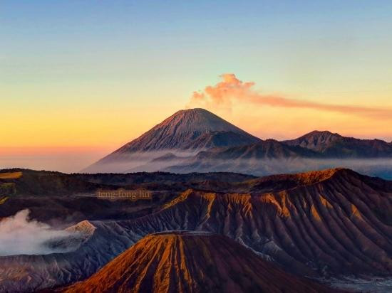 布罗莫火山景点图片