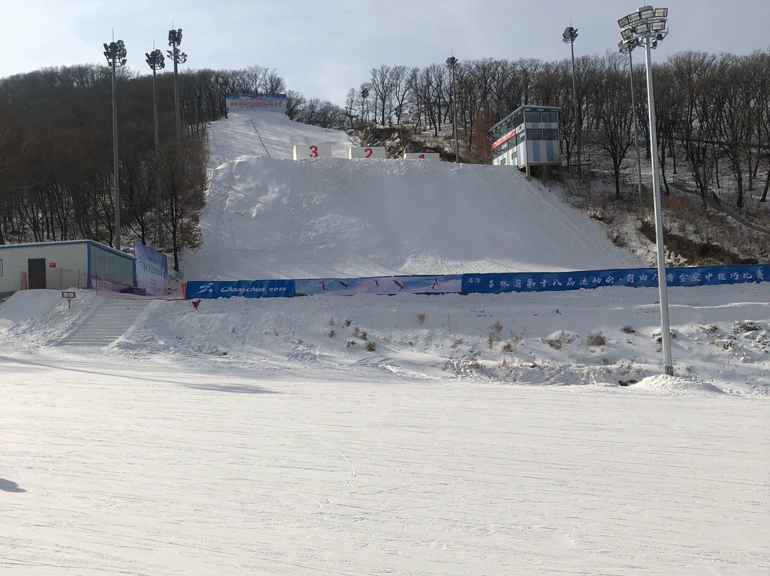 莲花山滑雪场-长春市必去景点