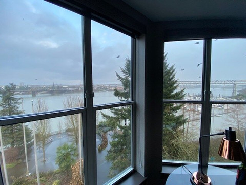 金普顿河畔酒店主图