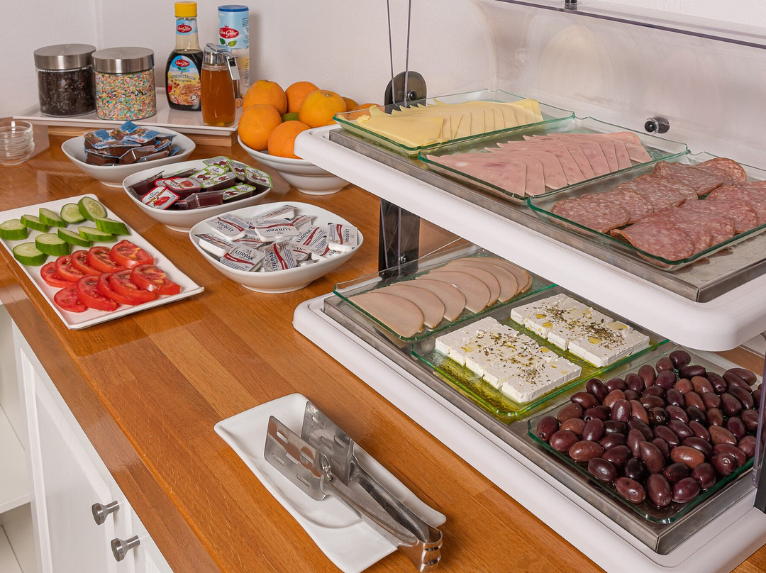 Nana Angela Apartments主图