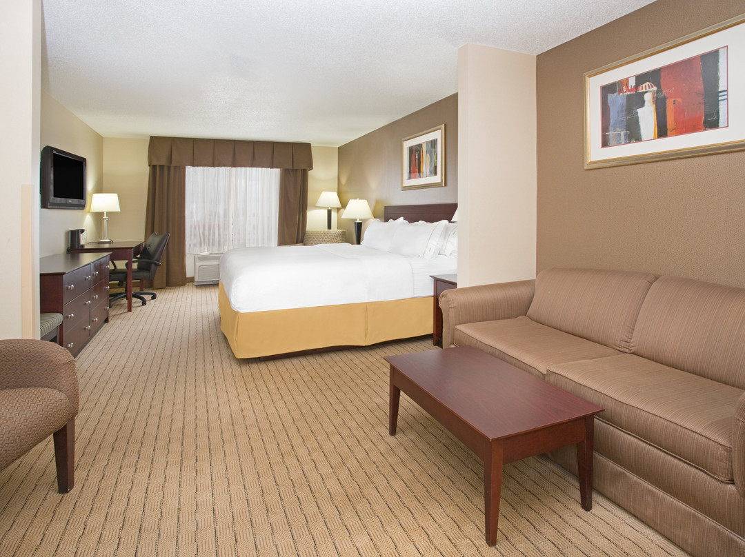 Holiday Inn Express & Suites Minot By IHG主图