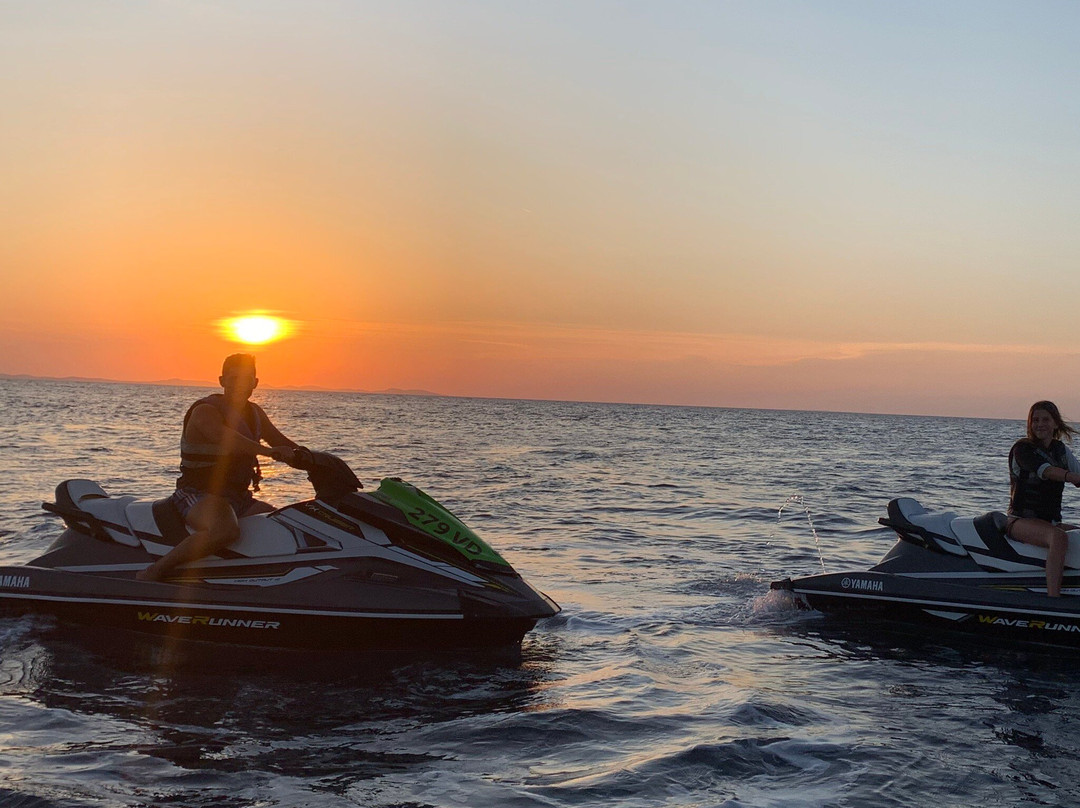Rent a Boat/Jet-ski/Parasailing景点图片