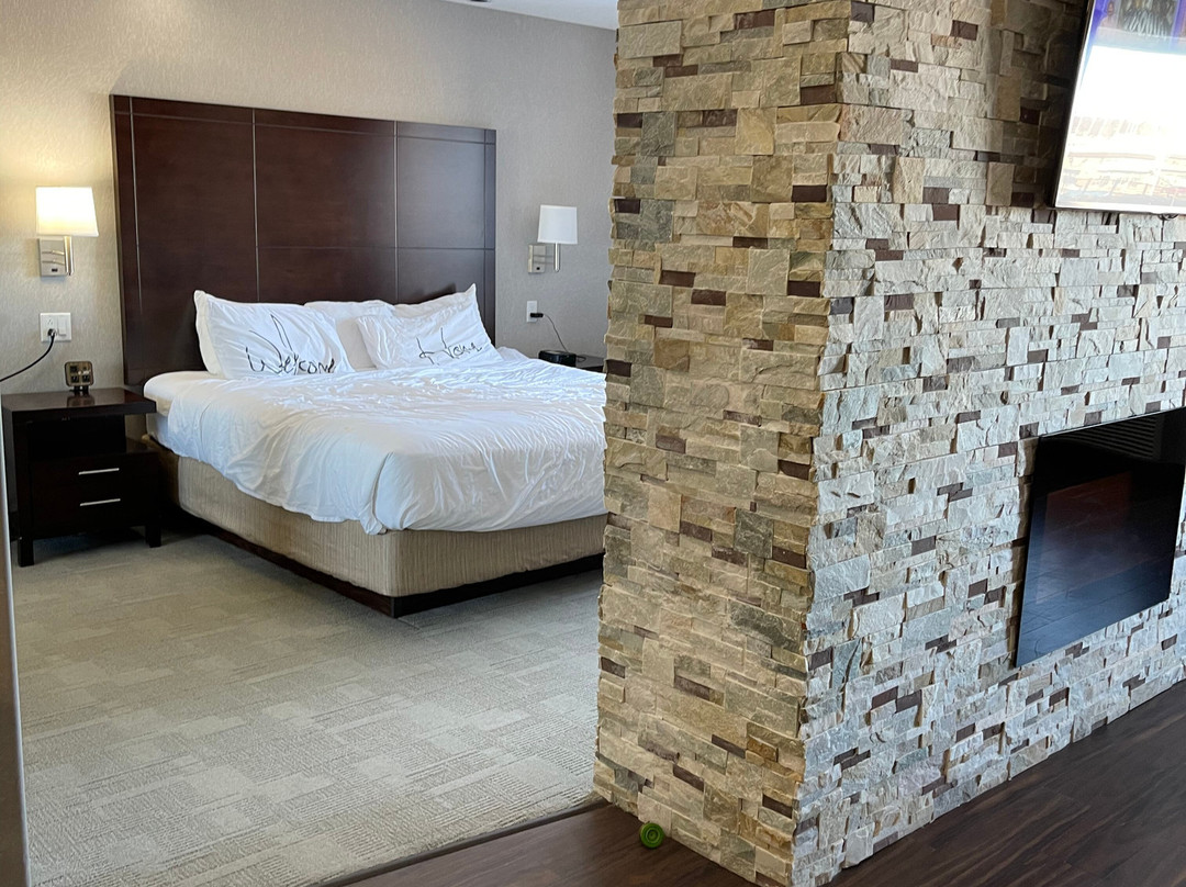 Home Inn & Suites - Regina Airport West主图