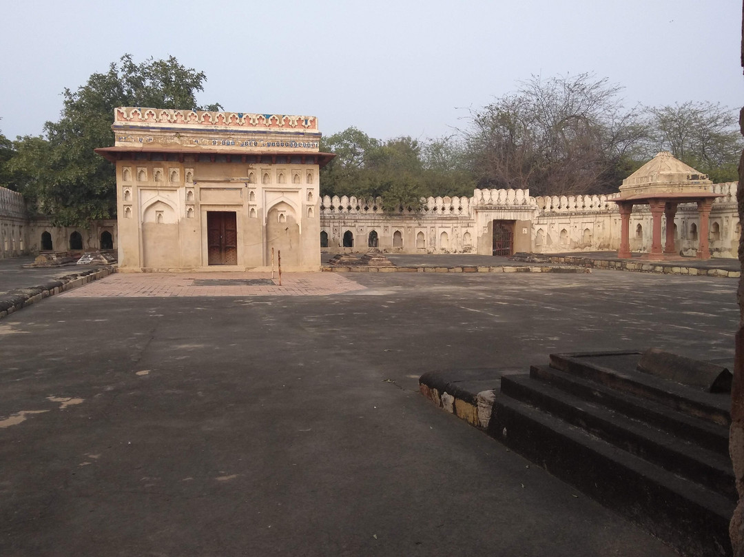 Jamali Kamali Tomb and Mosque-新德里必去景点