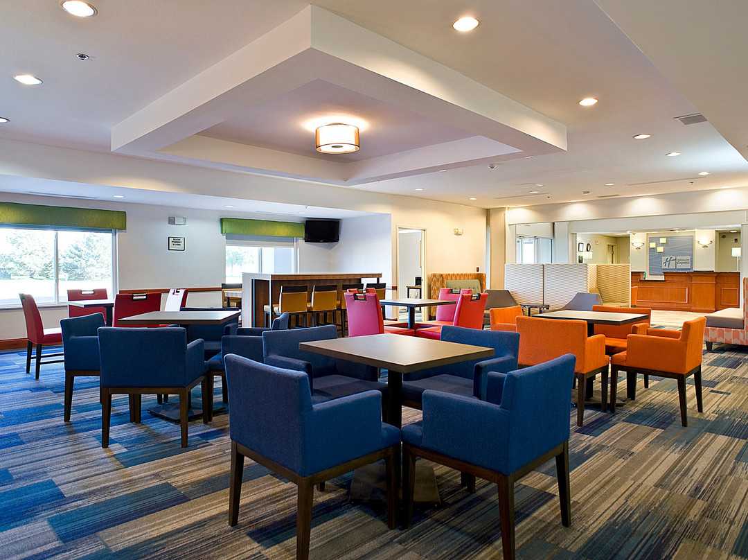 Holiday Inn Express & Suites Vermillion By IHG主图