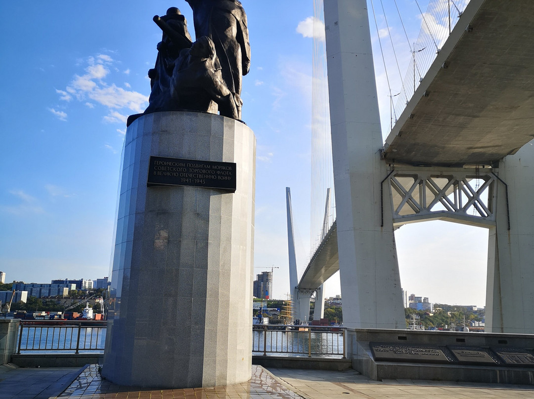 Monument to Sailors-海参崴必去景点