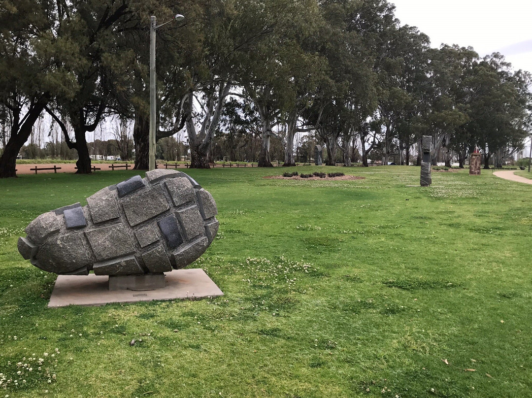 Centenary Sculptures at IOOF Park景点图片
