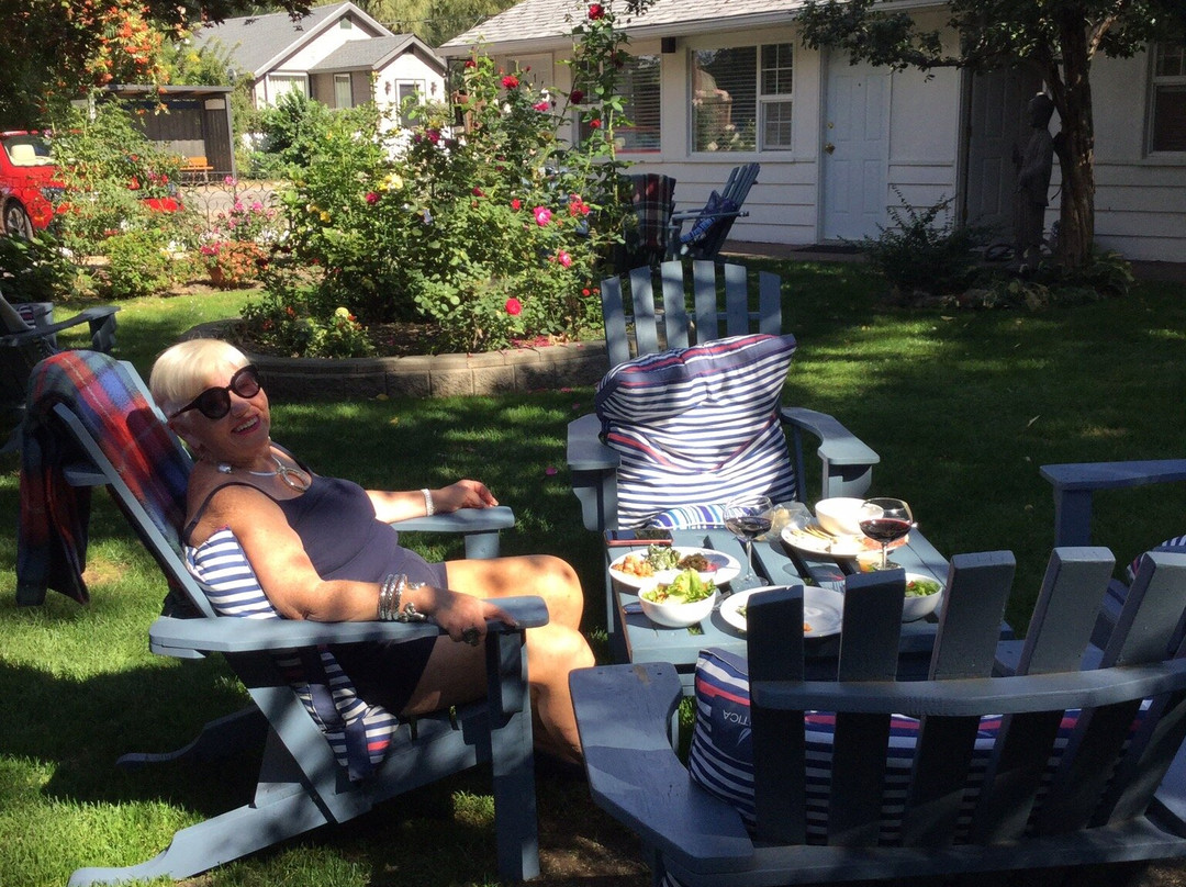 The Village Motel主图