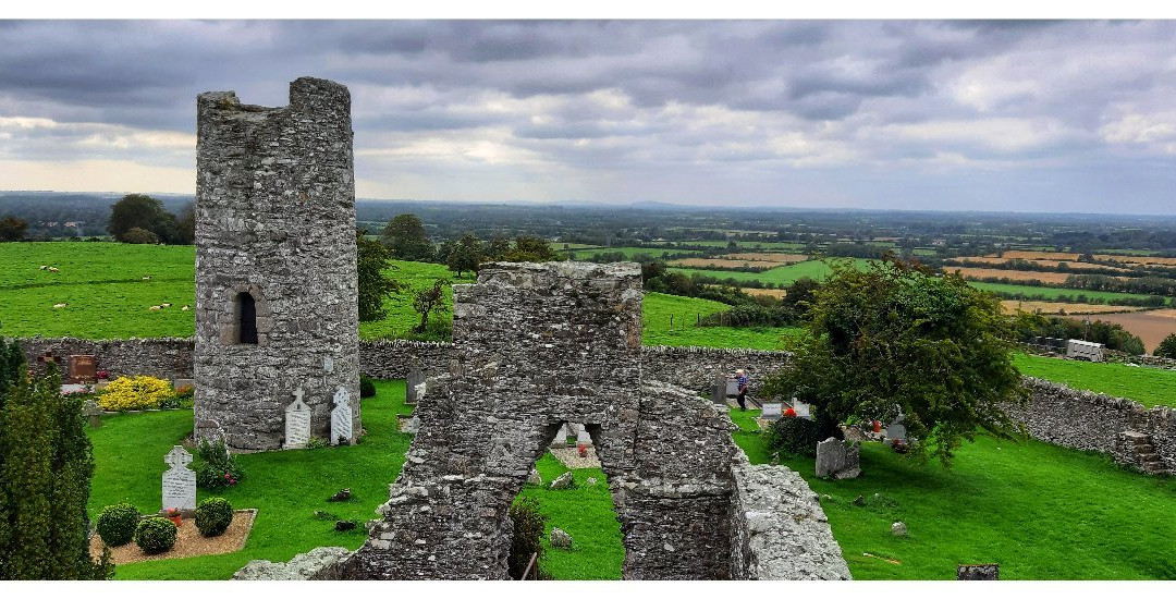 Oughterard Church and Round Tower景点图片