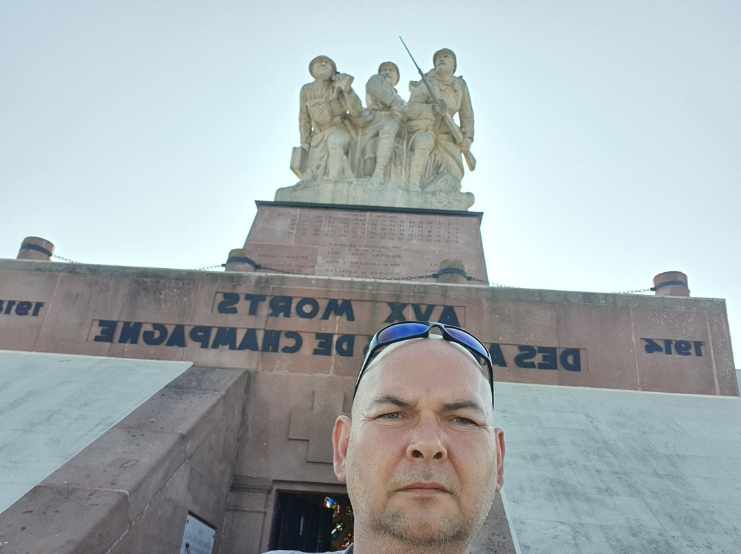 Monument-Ossuaire de « La Ferme de Navarin »景点图片