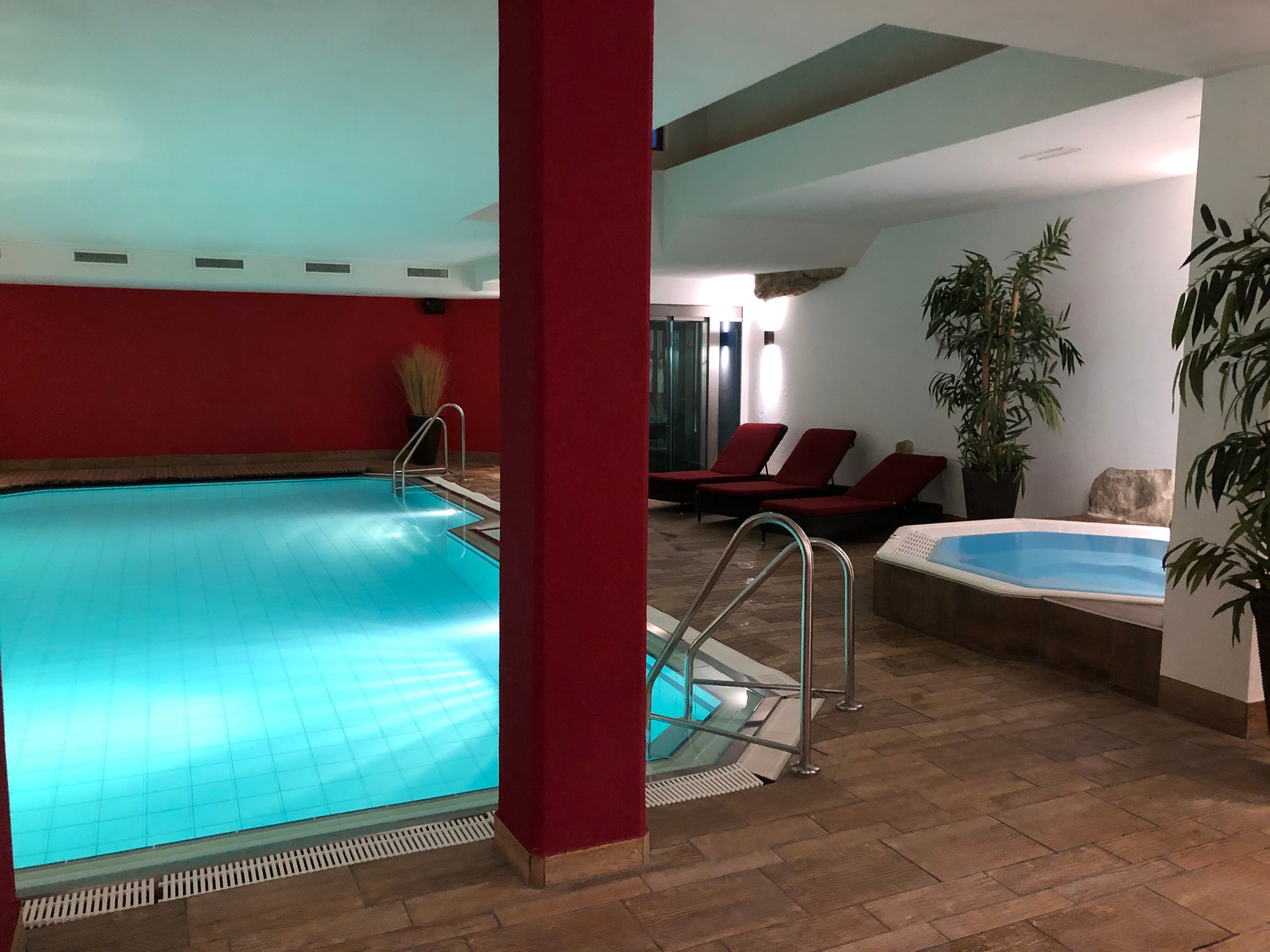 Wellnesshotel Schweizerhof-泳池