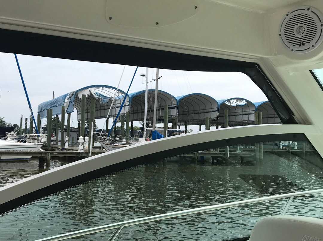 Colonial Beach Yacht Center景点图片