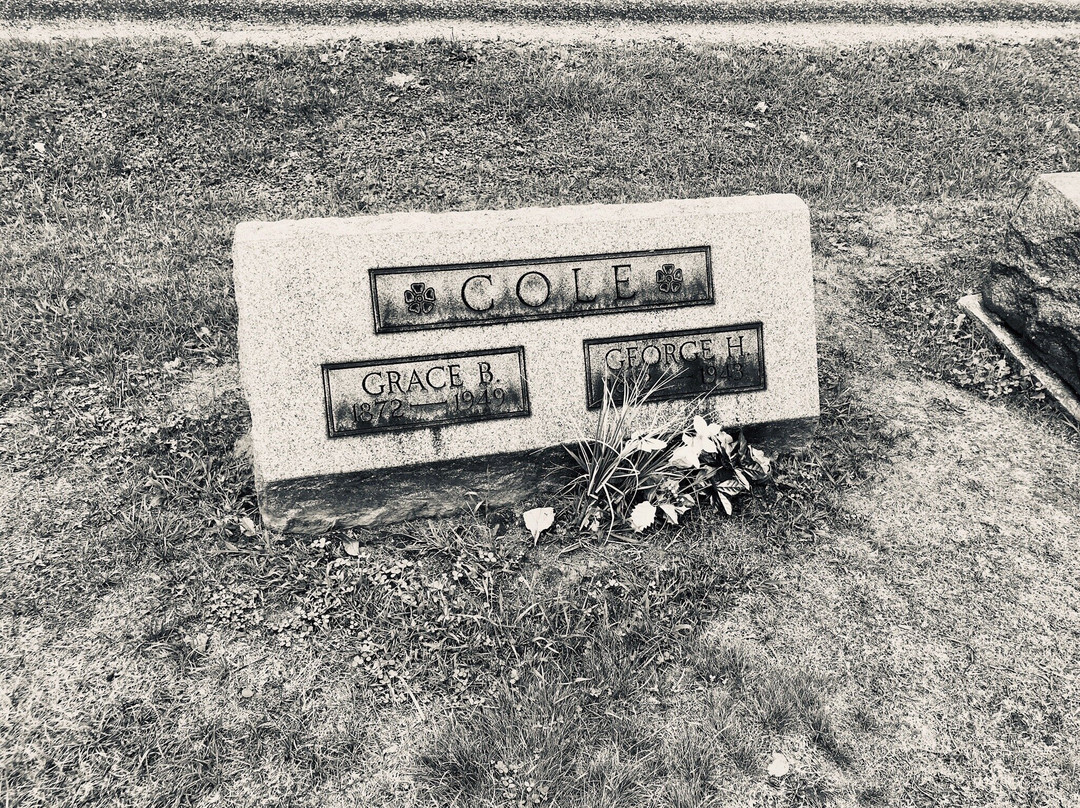Evans City Cemetery景点图片