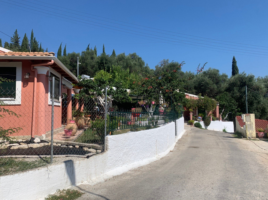 Angel's Pool Bar Apartments主图