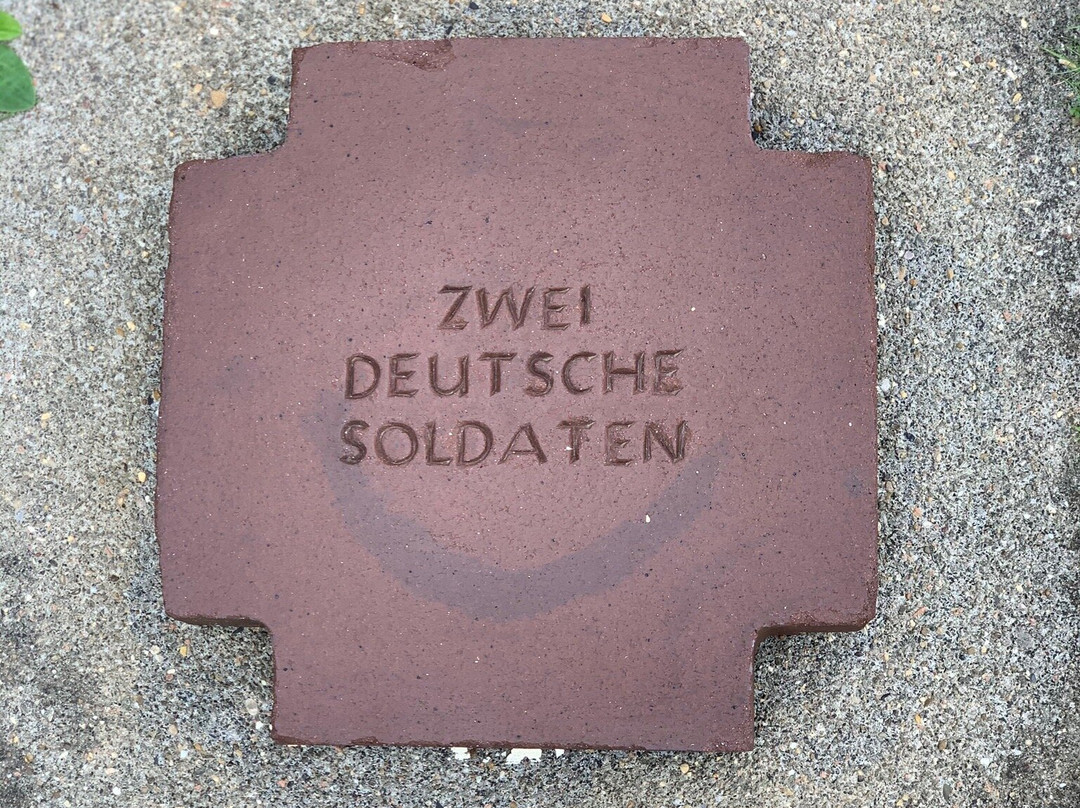 German War Cemetery-Orglandes必去景点