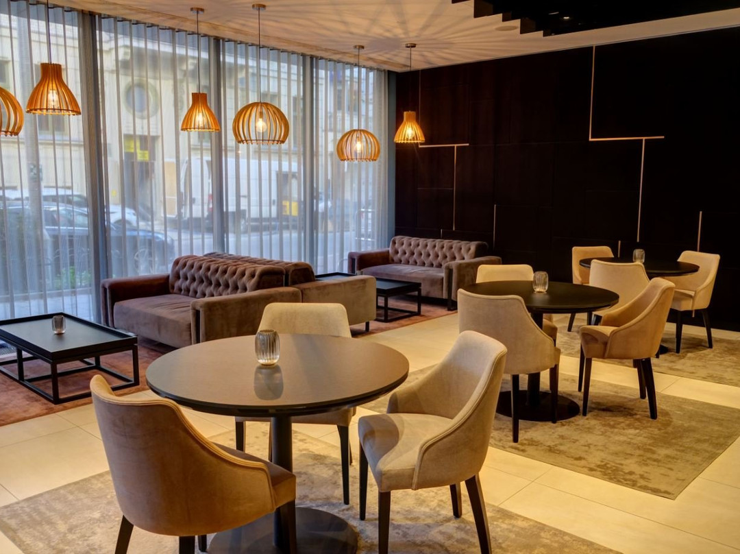 Grand Ascot Hotel主图