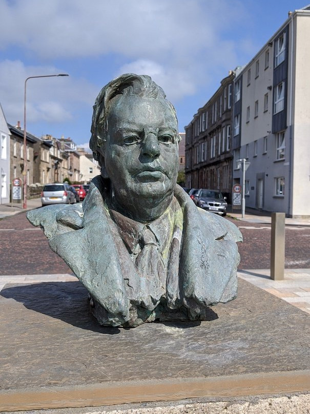 Bust Of John Logie Baird-Helensburgh必去景点