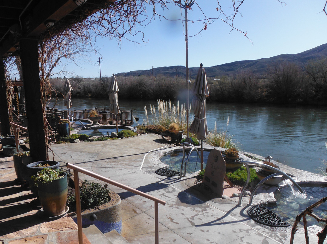 Riverbend Hot Springs主图