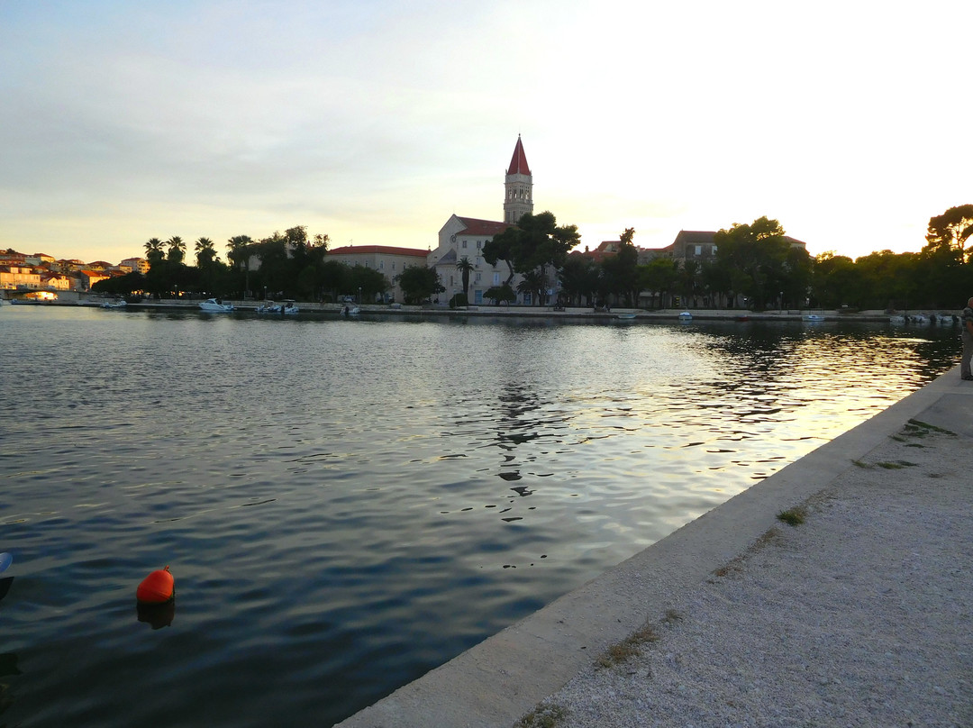 Brown Beach House主图