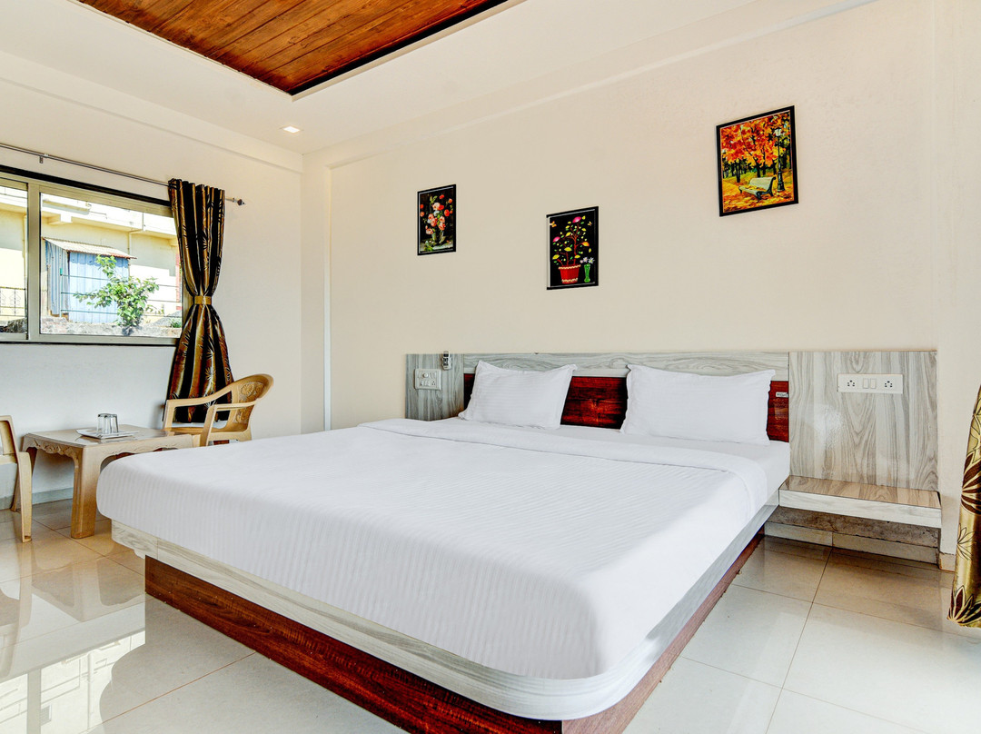 Aditya Hill View Inn主图