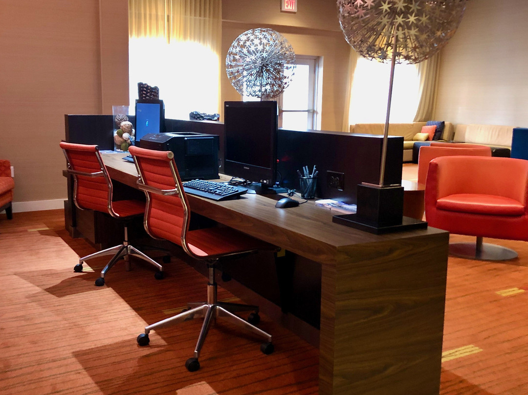 Courtyard by Marriott Westbury Long Island主图