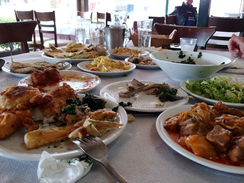 Tiganies kai Skhares