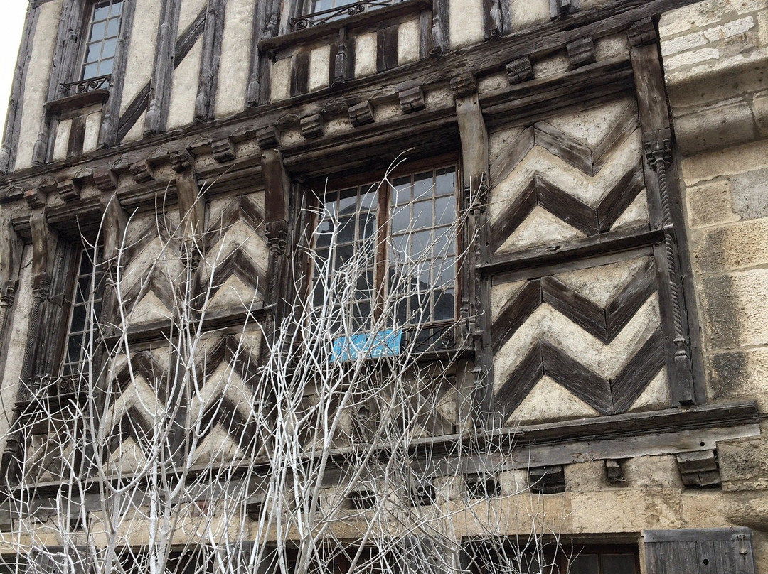 Château de Noyers-sur-Serein景点图片