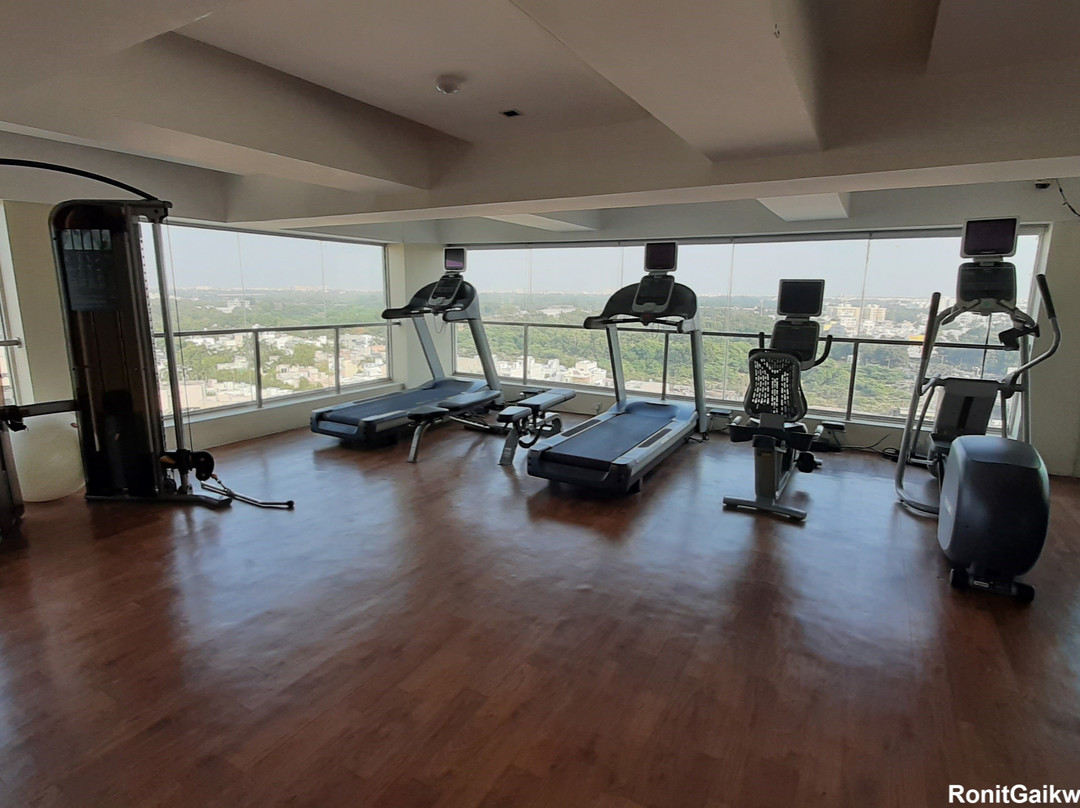 Royal Orchid Central主图