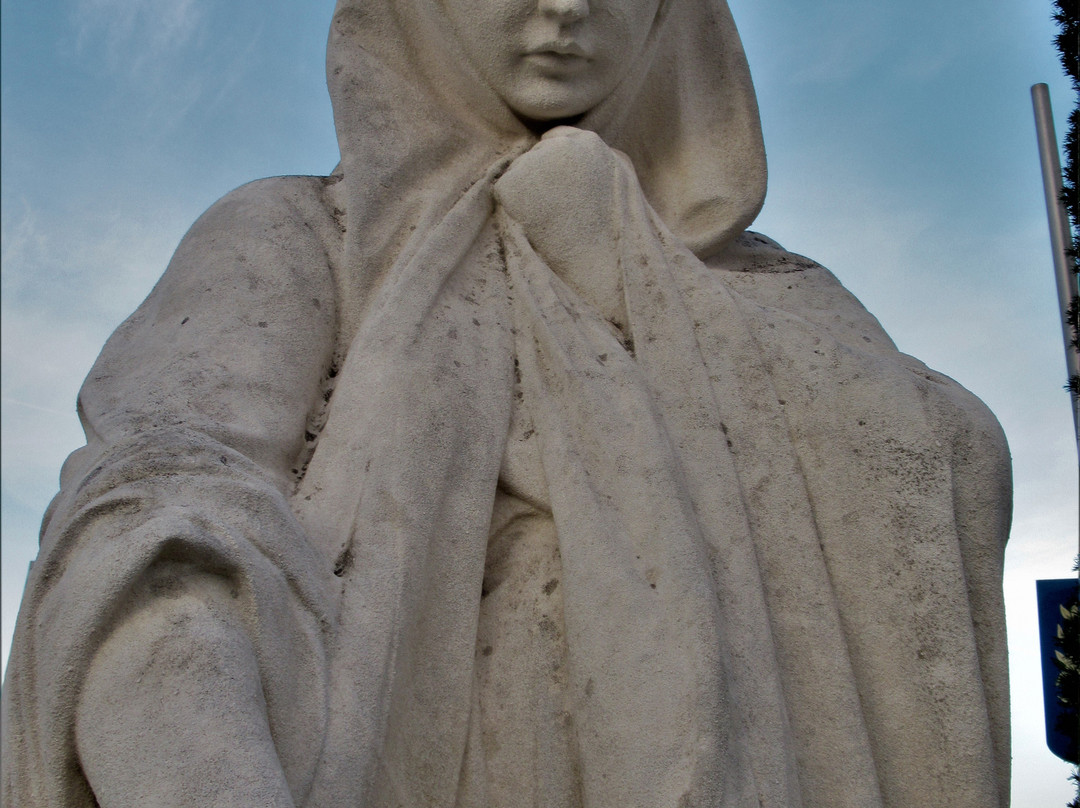 Monument communal景点图片