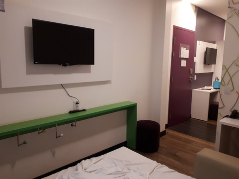 宜必思尚品蓬塔波朗酒店主图